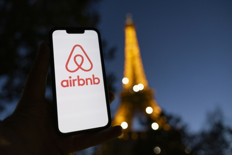 La Cour de cassation a estimé que la responsabilité de la plateforme Airbnb pouvait être engagée si des internautes recouraient à ses services pour de la sous-location illicite ( AFP / Grégoire CAMPIONE )