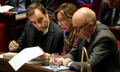 Le Premier ministre Sébastien Lecornu, les ministres des Comptes publics, Amélie de Montchalin, et de l'Économie, Roland Lescure, à l'Assemblée nationale le 24 octobre 2025 ( AFP / Alain JOCARD )