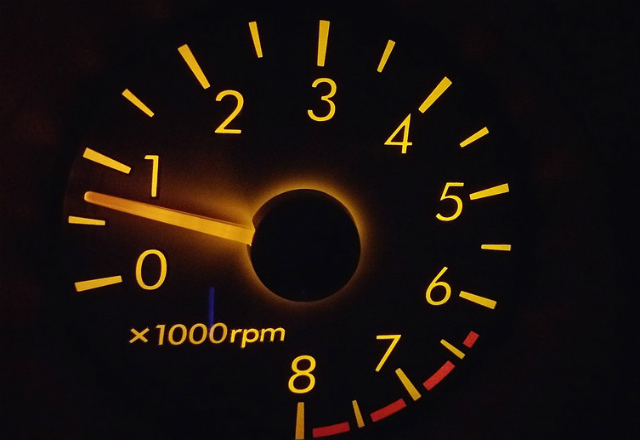 Face à l'arrivée de nouvelles technologies "disruptives", les constructeurs automobiles se sont mis au travail pour proposer des solutions, telles que la voiture "zéro émission" (Crédit Pixabay)