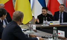 Volodymyr Zelensky (2e D) durant le sommet du C8 dans la région d'Ivano-Frankivsk, en Ukraine, le 18 septembre 2026 ( AFP / Genya SAVILOV )