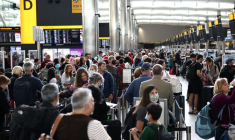 GRANDE-BRETAGNE: L'AÉROPORT D'HEATHROW PLAFONNE LE NOMBRE DE PASSAGERS AU DÉPART À 100.000 PAR JOUR