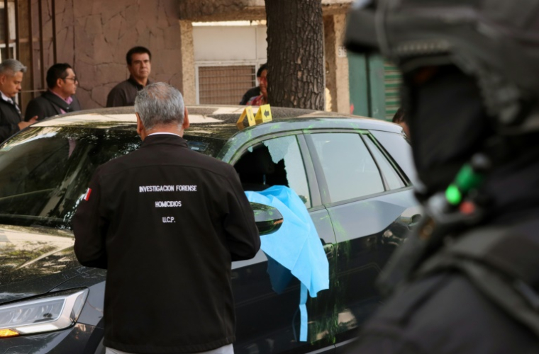 La police scientifique travaille sur les lieux de l'assassinat de Ximena Guzman et José Munoz à Mexico, le 20 mai 2025 ( AFP / Valentina ALPIDE )