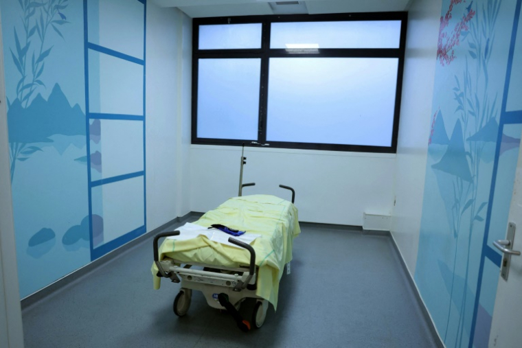 "La très nette détérioration" des comptes des hôpitaux publics "s'explique notamment par la sortie progressive des dispositifs exceptionnels de soutien pour faire face à la crise sanitaire" ( AFP / THOMAS SAMSON )