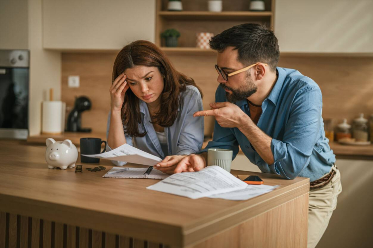 Société de recouvrement : quels sont vos droits face à une demande de paiement ? / iStock.com - Miljan Živković