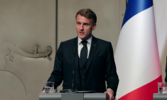 Ukraine : des concessions territoriales ne peuvent être "négociées que par Zelensky" (Macron)
