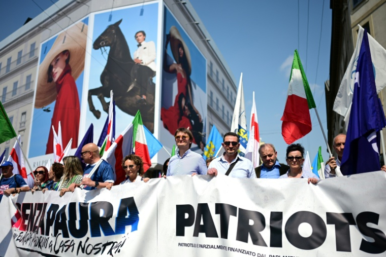 Défilé organisé par les "Patriotes pour l'Europe", un groupe politique d'extrême droite du Parlement européen, le 18 avril 2026 à Milan ( AFP / PIERO CRUCIATTI )