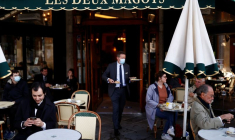 CORONAVIRUS: MACRON APPELLE LES FRANÇAIS À VIVRE "LE MOMENT PRÉSENT"