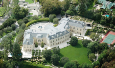 The Manor, situé à Beverly Hills vient d’être remis sur le marché! crédit photo : By Atwater Village Newbie