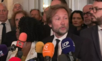"Qu'il vienne nous chercher", lance Vallaud (PS) à Macron après la chute de Bayrou