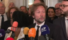 "Qu'il vienne nous chercher", lance Vallaud (PS) à Macron après la chute de Bayrou
