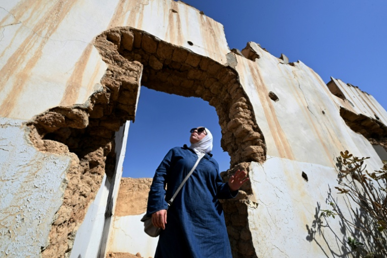 La Syrienne Amneh Khoulani, membre de la Commission nationale des disparus, à Daraya, le 28 octobre 2025 ( AFP / LOUAI BESHARA )