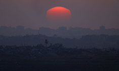 Le soleil se couche sur Gaza, vu du sud d'Israël