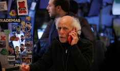 Un trader travaille sur le parquet de la Bourse de New York