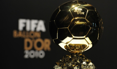 Le trophée du Ballon d'Or ( AFP / FRANCK FIFE )