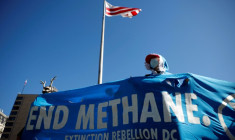 Mobilisation de membres du collectif de défense de l'environnement Extinction Rebellion pour demander la fin des émissions de méthane dans l'atmosphère, lors du Jour de la Terre le 22 avril 2024 à Washington ( GETTY IMAGES NORTH AMERICA / Kevin Dietsch )