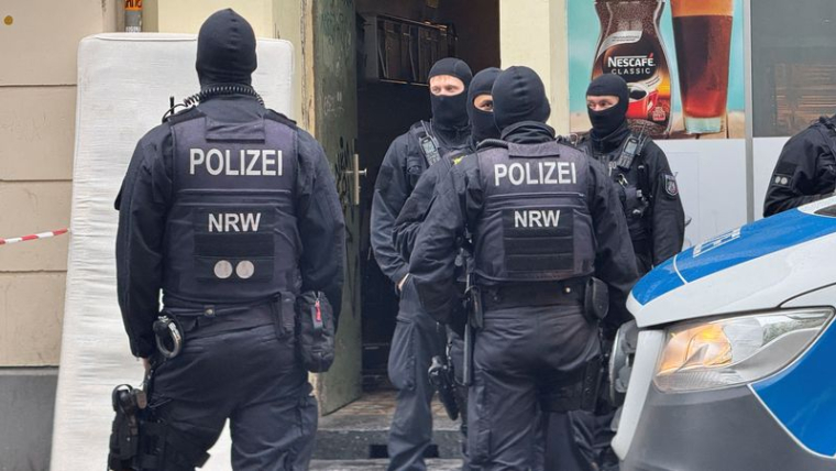 Descente de police dans un lieu à Cologne