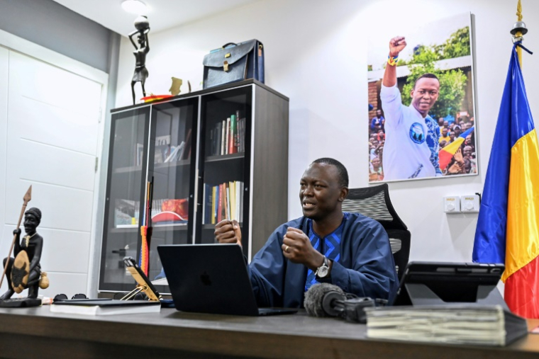 Succès Masra, alors Premier ministre du Tchad, s'adresse à la presse à N'Djamena, le 8 mai 2024 ( AFP / Issouf SANOGO )