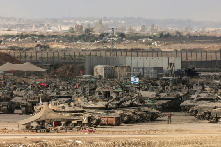 Des troupes israéliennes déployées à la barrière frontalière avec la bande de Gaza, dans le sud d'Israël, le 9 septembre 2025 ( AFP / Jack GUEZ )