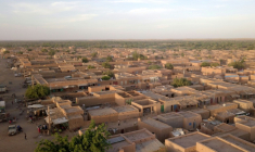 Vue aérienne de la ville de Ménaka, le 22 novembre 2020 au Mali ( AFP / SOULEYMANE AG ANARA )