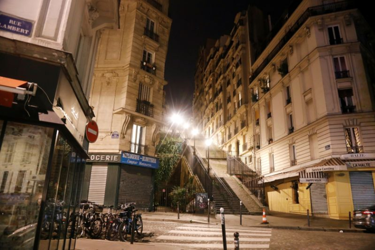 CORONAVIRUS: PAS DE FÊTE DU SAMEDI SOIR À PARIS ALORS QU'A DÉBUTÉ LE COUVRE-FEU
