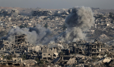 La bande de Gaza détruite vue depuis Israël, le 17 juillet 2025 ( AFP / Jack GUEZ )