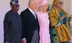 Le roi Charles III et la reine Camilla (C) aux côtés du président nigérian Bola Tinubu (G) et de la première dame du Nigeria, Oluremi Tinubu (D), le 18 mars 2026 à Windsor ( POOL / Chris Jackson )