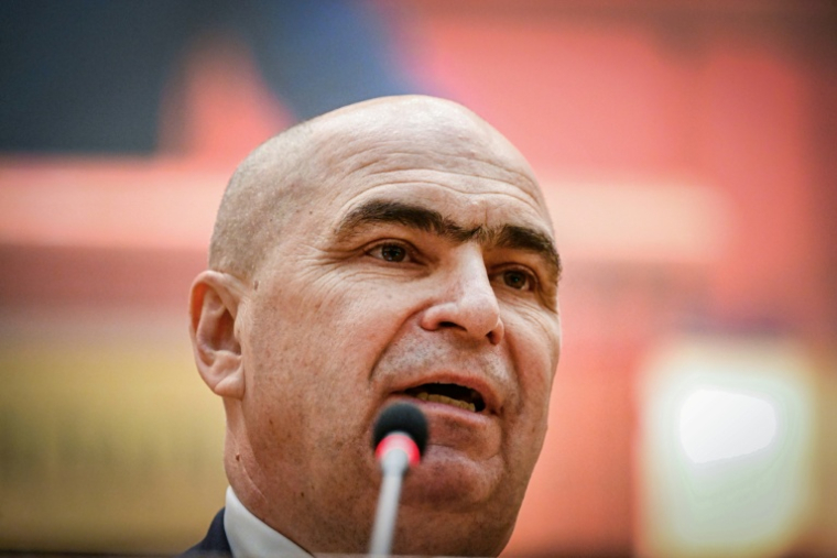 Le Premier ministre roumain Ilie Bolojan  s'adresse au parlement à Bucarest le 5 mai 2026 ( AFP / Daniel MIHAILESCU )
