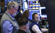 Des opérateurs à la Bourse de New York, le 27 mai 2026 ( AFP / ANGELA WEISS )