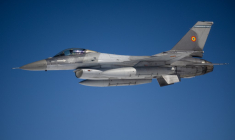 Un F-16 roumain au-dessus des eaux territoriales grecques, le 4 octobre 2024. (illustration) ( AFP / CLEMENT MAHOUDEAU )