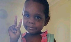 Photo d'archive non datée, fournie par la police de l'Etat australien du Territoire du Nord le 1er mai 2026, montre Kumanjayi Little Baby, une fillette de cinq ans issue d'une communauté autochtone âgée de cinq ans ( NORTHERN TERRITORY POLICE FORCE / Handout )