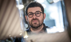 Mathieu Persan le 25 février 2026, à Paris ( AFP / STEPHANE DE SAKUTIN )