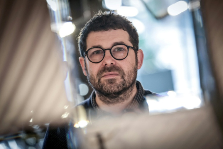 Mathieu Persan le 25 février 2026, à Paris ( AFP / STEPHANE DE SAKUTIN )