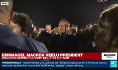 Présidentielle 2022 : Macron se dirige vers la scène sur le Champ-de-Mars