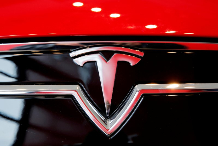 TESLA LIVRE UNE NOUVELLE VERSION DE LUXE DE SA BERLINE MODEL S, BAPTISÉE "PLAID"