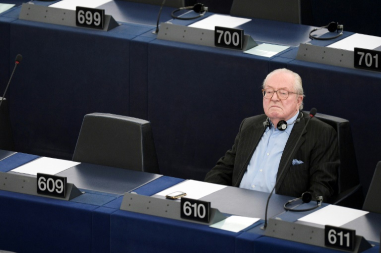Jean-Marie Le Pen, alors eurodéputé français et président d'honneur du Front national (FN), au Parlement européen à Strasbourg le 19 mai 2015 ( AFP / Frederick FLORIN )