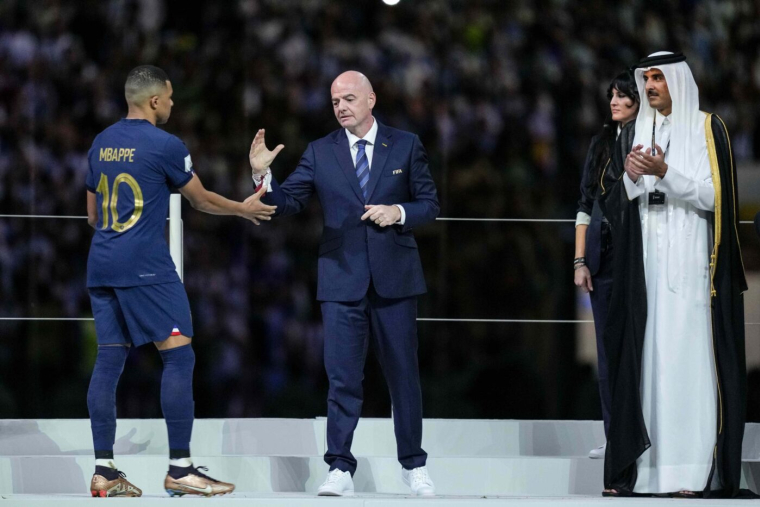 Infantino condamne les propos racistes tenus à l'encontre de Mbappé