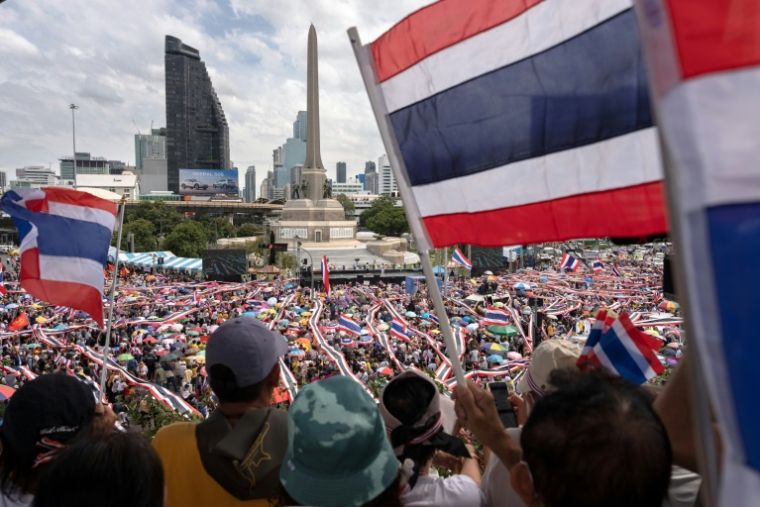 Manifestation pour réclamer la démission de la première ministre thaïlandaise Paetongtarn Shinawatra, le 28 juin 2025 à Bangkok ( AFP / Chanakarn Laosarakham )