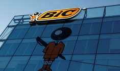 Le logo de BIC au siège social de l'entreprise à Clichy près de Paris