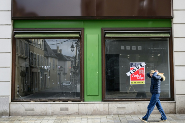 Une boutique fermée à Bourges, le 9 janvier 2026 dans le Cher ( AFP / Loic VENANCE )
