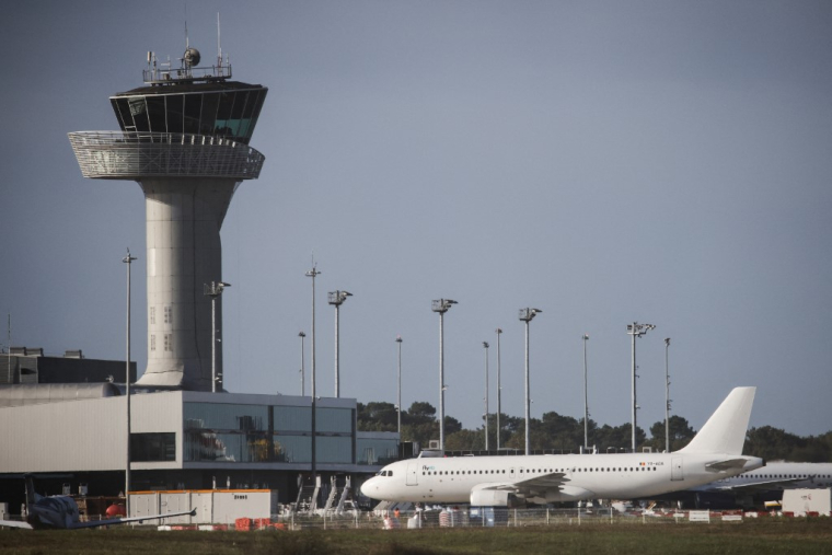 Le tour de contrôle de l'aéroport de Bordeaux-Merignac, en septembre 2024 (illustration) ( AFP / THIBAUD MORITZ )