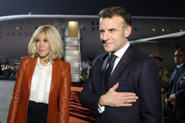 Emmanuel Macron et son épouse Brigitte, le 17 février 2026 à Mumbai, en Inde ( AFP / Ludovic MARIN )