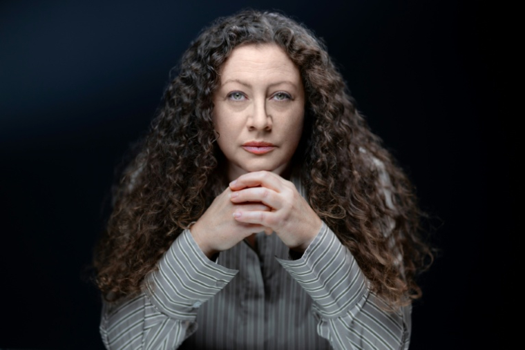 Rachael Louw, ancienne employée de Salah Fayed, frère de l'homme d'affaires égyptien Mohamed Al-Fayed, tous deux décédés, le 6 février 2026 à Paris ( AFP / JOEL SAGET )