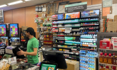 Vue générale du rayon tabac d'un magasin 7-Eleven à Manhattan, dans la ville de New York