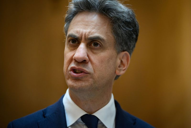 Le ministre britannique des Affaires étrangères, Ed Miliband, se rend en Espagne