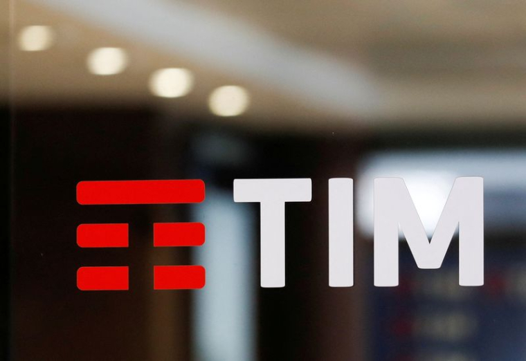 Le logo Tim est visible au siège de l'entreprise