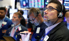 WALL STREET HÉSITE DANS LES PREMIERS ÉCHANGES