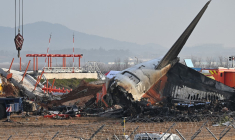 L'avion s'est écrasé contre un mur en bout de piste à l'aéroport de Muan, faisant 179 morts ( AFP / JUNG YEON-JE )