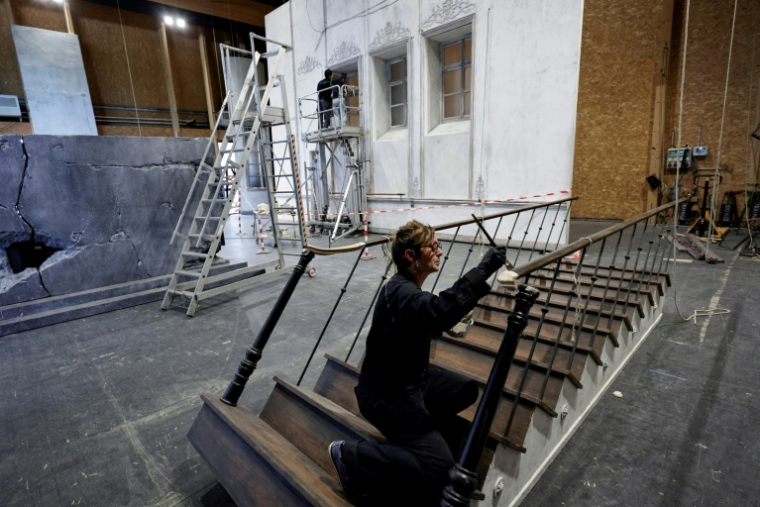 Les ateliers de fabrication des décors de la Comédie-Française à Sarcelles, dans le Val-d'Oise, le 29 avril 2025 ( AFP / STEPHANE DE SAKUTIN )