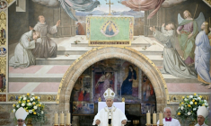 Le pape Léon XIV célèbre une messe à la basilique Sainte-Marie-des-Anges lors d'une visite pastorale à Assise, le 6 août 2026 ( AFP / Filippo MONTEFORTE )