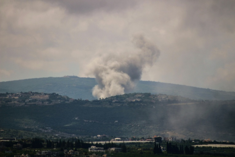 La fumée d'une frappe aérienne israélienne sur le village de Zibqin, dans le sud du Liban, le 25 mai 2026 ( AFP / Kawnat HAJU )